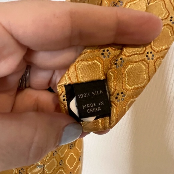 Fabio Fazio Elegant Gold Patterned Men's Tie 100% Silk - Picture 3 of 4